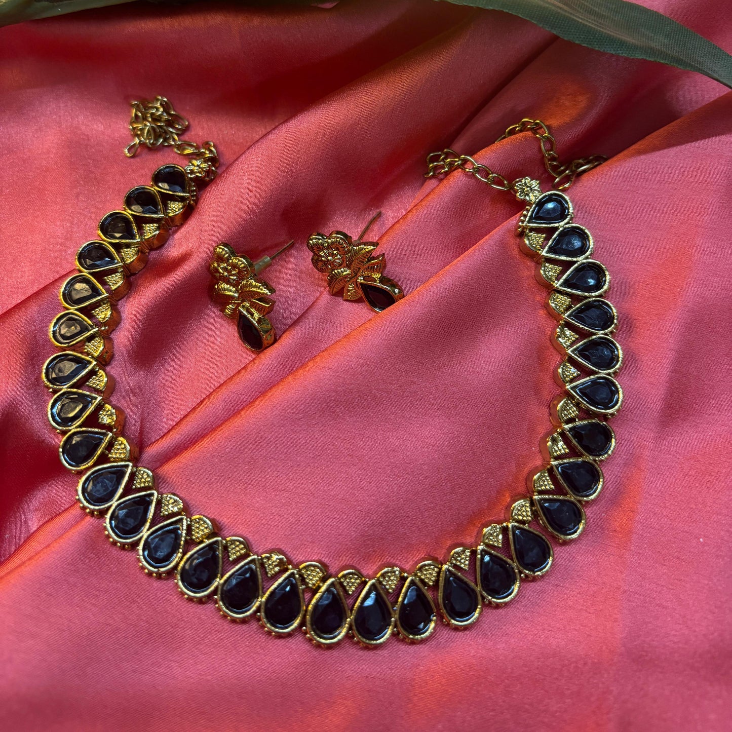 Black Teardrop Stone Necklace Set